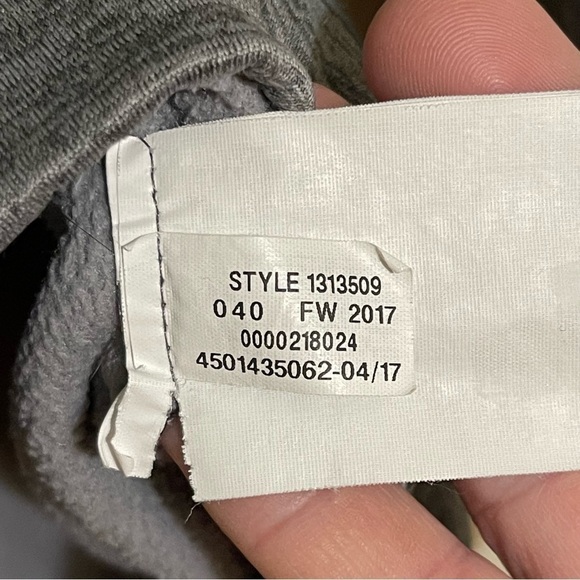 Under Armor Hoodie – Women’s Size: L /  Pull Over / kangaroo pouch / Gray - Picture 4 of 8